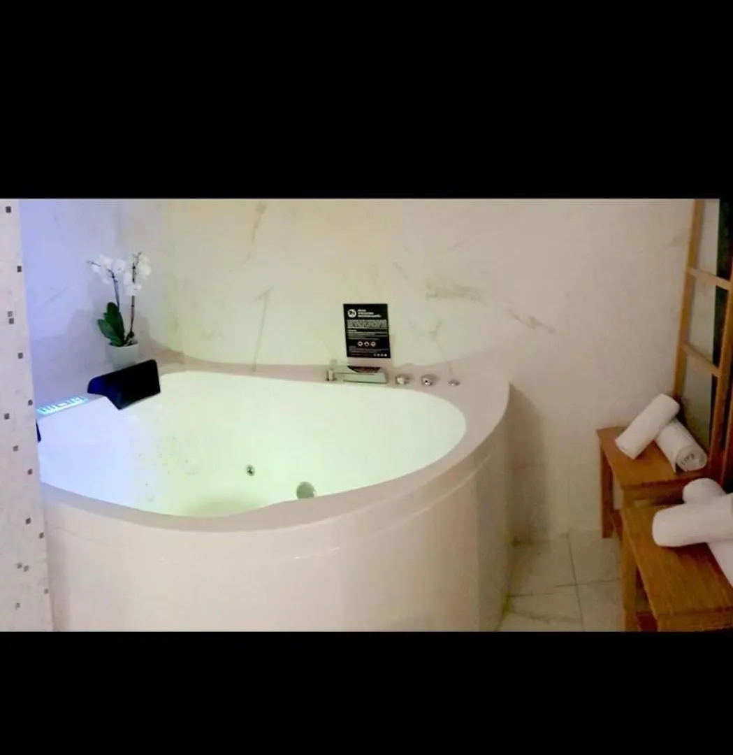 Loveroom Andree Trevoux