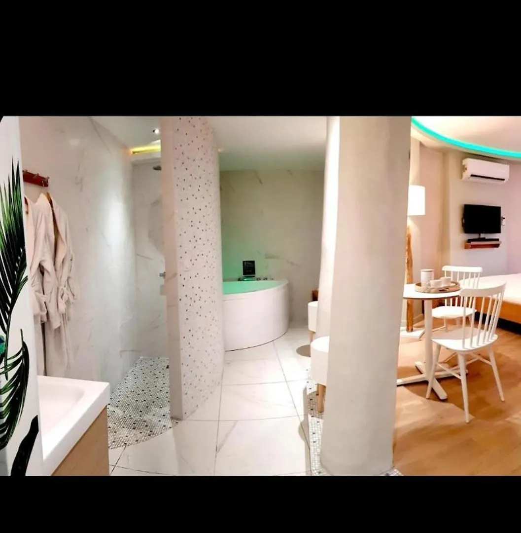 Apartment Loveroom Andree Trevoux France
